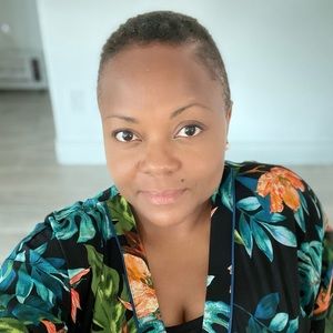 Hi!👋🏽Welcome to my closet.I’m a Top Seller,Top Sharer,Posh Mentor&Rated 5⭐️